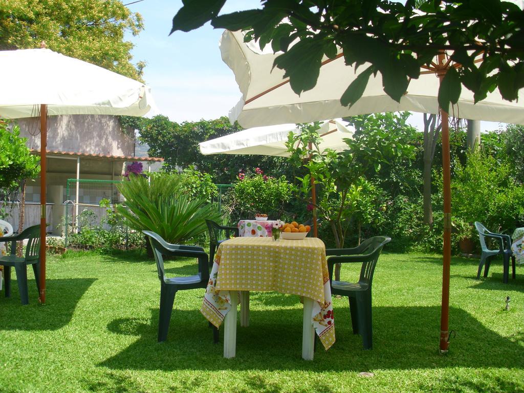 Villa Delle Vacanze Fiumefreddo di Sicilia Buitenkant foto