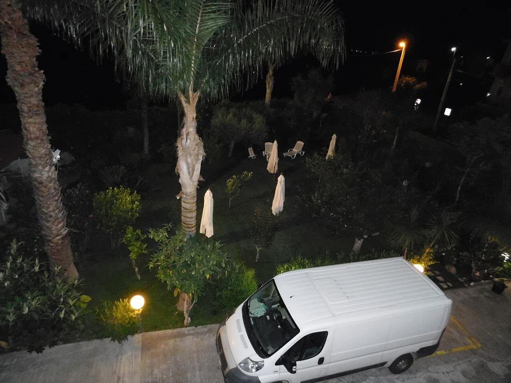 Villa Delle Vacanze Fiumefreddo di Sicilia Buitenkant foto